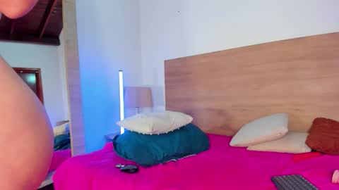     online show from December 5, 5:33 pm