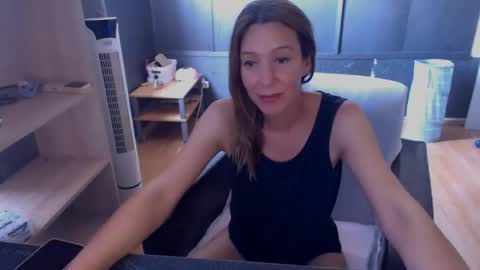 hanna_ha online show from July 2, 11:26 am