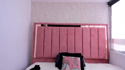  H A N N A  online show from November 6, 8:01 pm