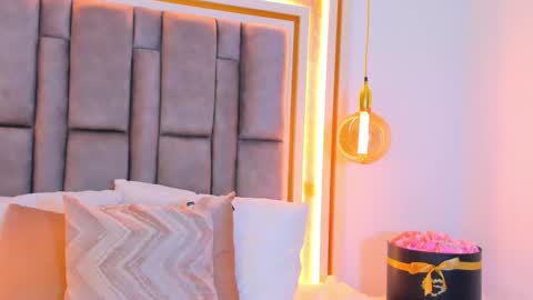 Eliana online show from December 5, 11:23 pm