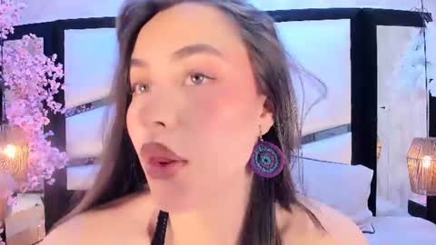  Hanna Collins  online show from August 3, 1:39 pm