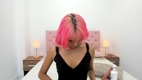 Hannah online show from March 5, 7:34 pm