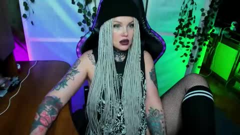 Hannah online show from November 16, 11:07 pm