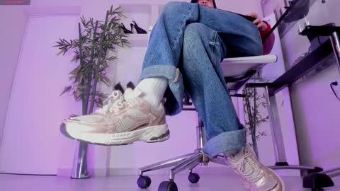 HANNAH HOWELL online show from March 25, 9:38 am