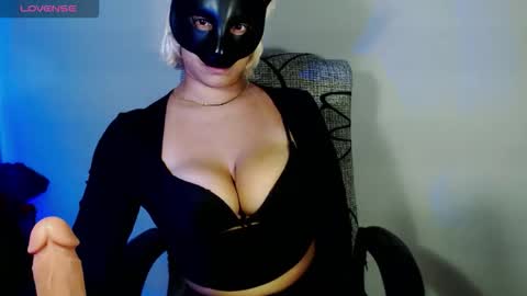 hannah kiim online show from November 12, 10:34 pm