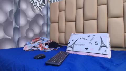 hannah_teehn online show from October 6, 7:20 pm