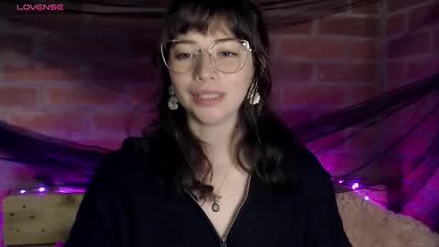 Hannah online show from December 18, 3:35 am