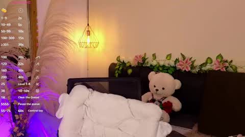 Hannah Williams online show from September 30, 9:25 pm