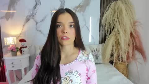 Hannahill69 online show from December 16, 5:36 am