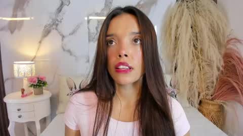 Hannahill69 online show from May 13, 5:17 am