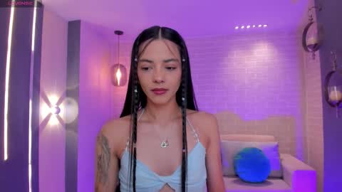 HANNAH J online show from December 17, 7:20 pm