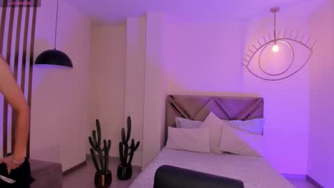 HANNAH J online show from September 13, 6:32 pm