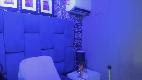 Snapshot of hanny_milf_ chatting on October 24, 11:00 am HANNY online show from October 24, 11:00 am