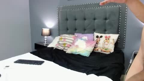 hanyo_and_cattie online show from December 6, 2:11 pm