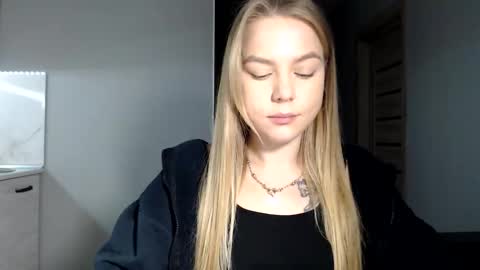 happy_fox_ online show from December 13, 7:53 pm