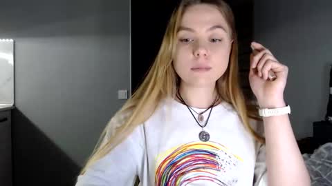 happy_fox_ online show from February 19, 7:13 pm