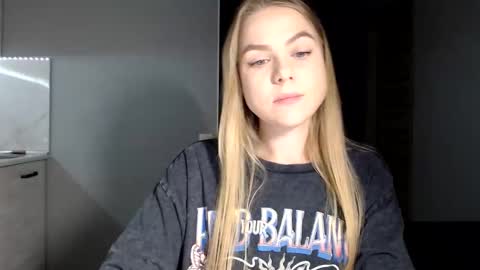 happy_fox_ online show from October 6, 9:21 pm