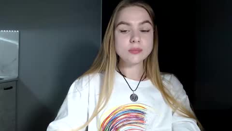 happy_fox_ online show from April 17, 8:44 pm