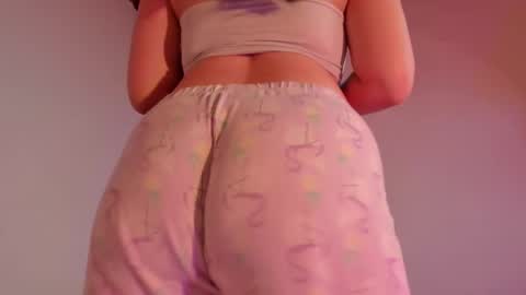 Annie online show from December 5, 6:23 am