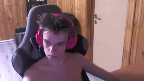 harry_gray_ online show from July 19, 4:31 pm