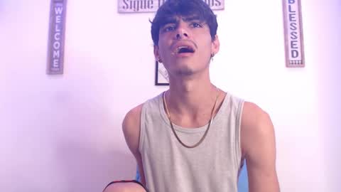 Snapshot of harrythomson1 chatting on February 23, 10:42 pm harry thomson online show from February 23, 10:42 pm