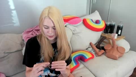 Hayley online show from April 18, 7:58 pm