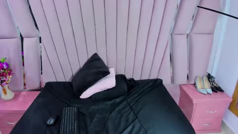 hazel_18_ online show from April 18, 7:58 pm