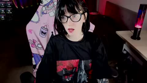 hazeltompson online show from March 5, 12:25 pm