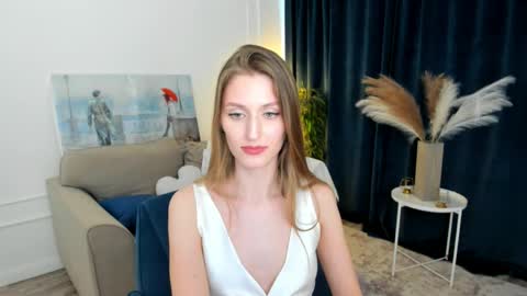 heartedlove_1 online show from April 25, 1:41 pm