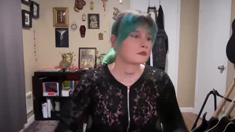 Saoirse online show from December 2, 6:24 am