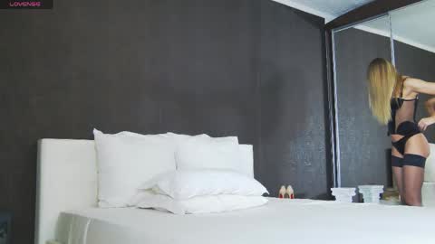 Helen online show from April 18, 5:26 pm