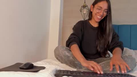 heidi_feuer online show from October 21, 12:21 pm