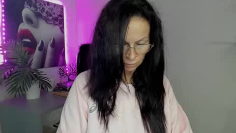 Helen online show from September 18, 5:44 am