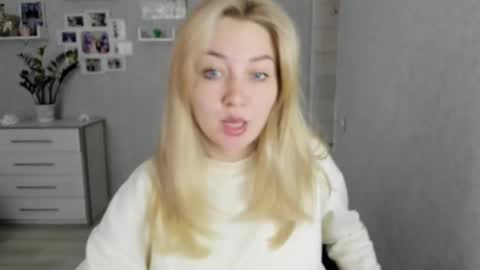 Snapshot of helen_angel_girl chatting on October 6, 11:28 am Helen sven online show from October 6, 11:28 am