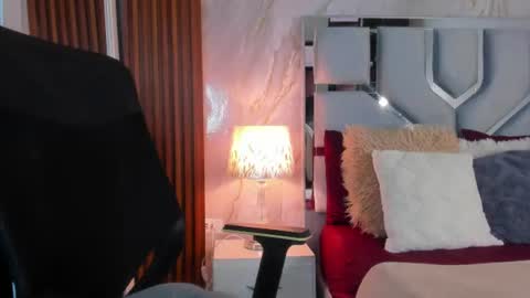 Helena Santos  online show from June 10, 12:26 pm