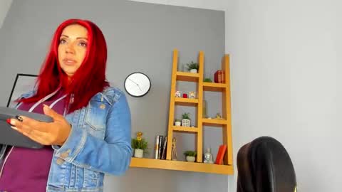Snapshot of helenaduque_ chatting on September 19, 11:47 am Helena online show from September 19, 11:47 am