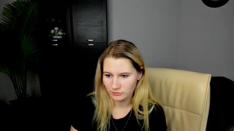 helenastevenson online show from March 5, 7:38 pm