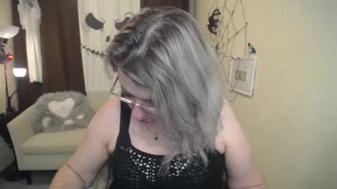 helenenigma online show from November 3, 7:37 pm