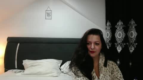 helenhh online show from December 10, 10:06 am