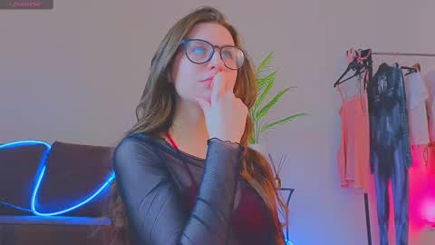 Snapshot of helenmann_ chatting on March 3, 9:11 am   online show from March 3, 9:11 am