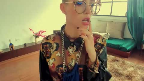 Heliconia online show from February 6, 9:39 pm