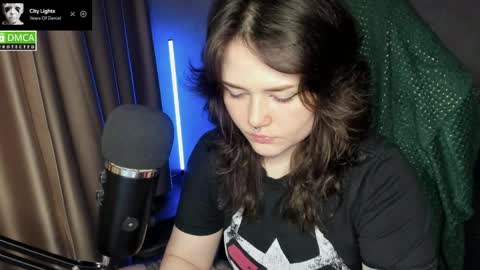 Red online show from May 6, 9:21 pm