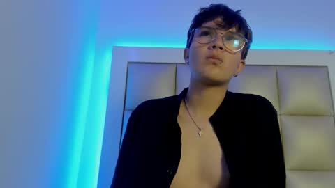 hellen__smith_ online show from March 25, 3:24 am