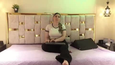 Hellen.  online show from March 25, 11:39 am