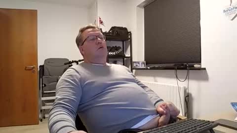 henrikrp1971 online show from November 23, 7:34 pm