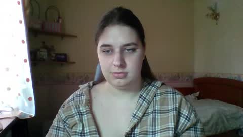 hess_luna_ online show from February 27, 10:19 am