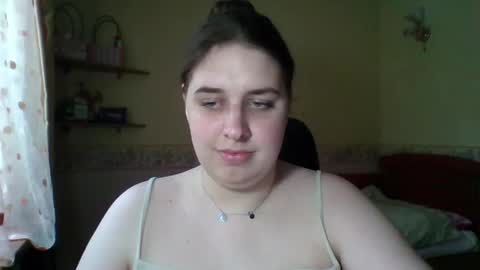 hess_luna_ online show from June 3, 9:12 am