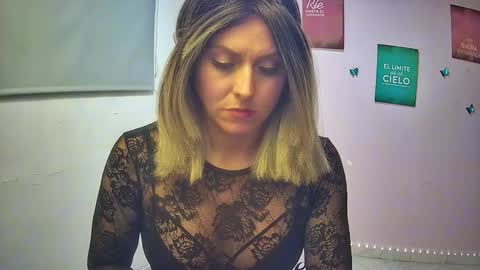 Hestesiaxx online show from December 2, 1:37 am