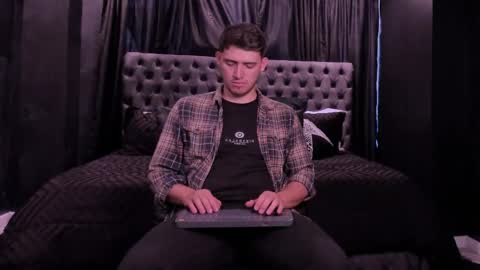 heteros men online show from May 15, 4:58 pm