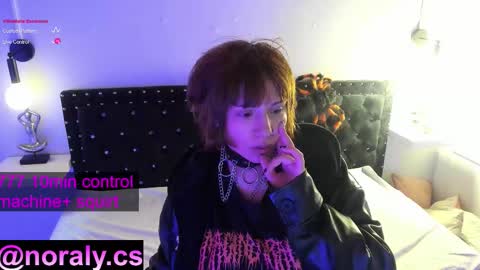 Snapshot of hey_noraly chatting on October 19, 4:06 am Noraly  online show from October 19, 4:06 am